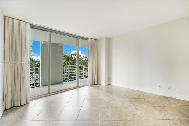 Building Photo - 2025 Brickell Ave