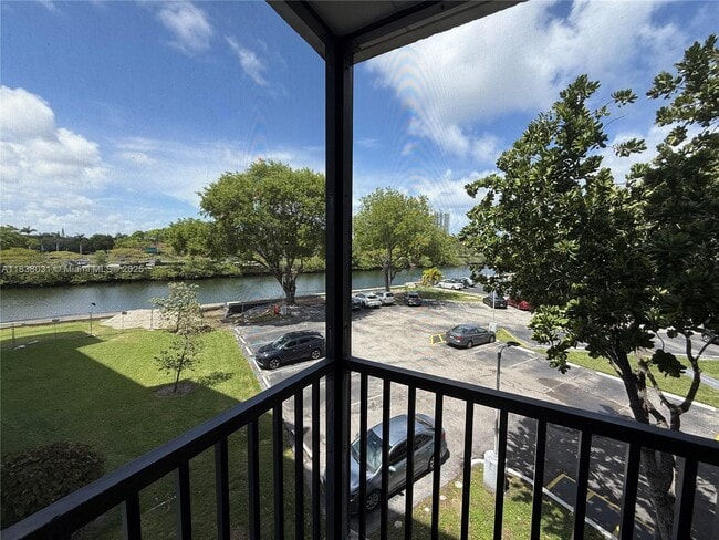 Building Photo - 3475 N Country Club Dr