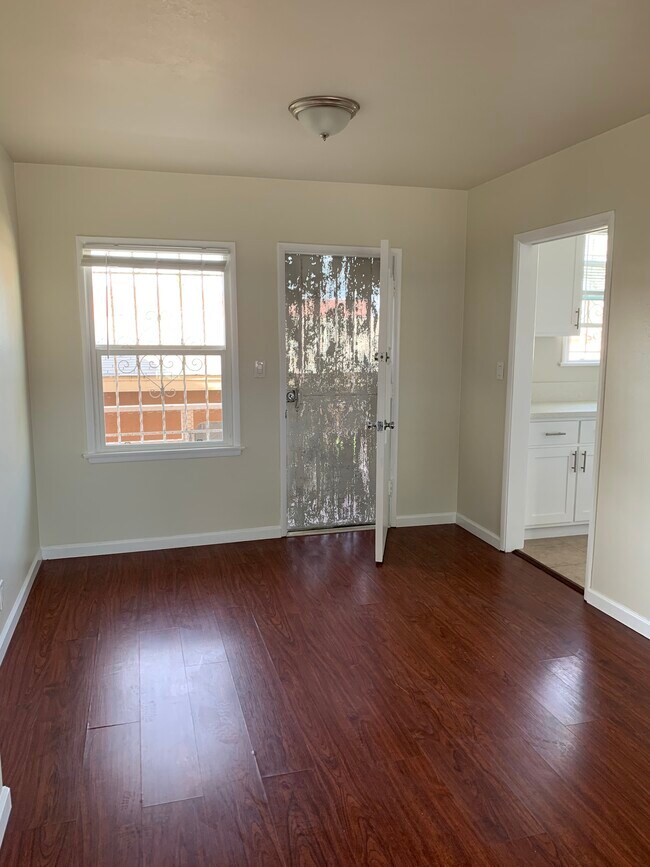 Comedor - 3311 W 78th St