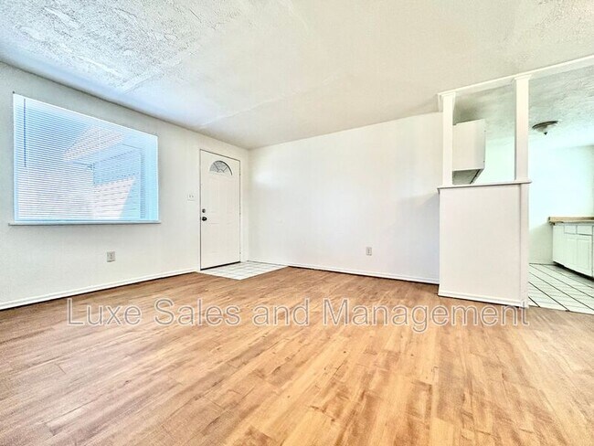 Building Photo - 1700 Karen Dr
