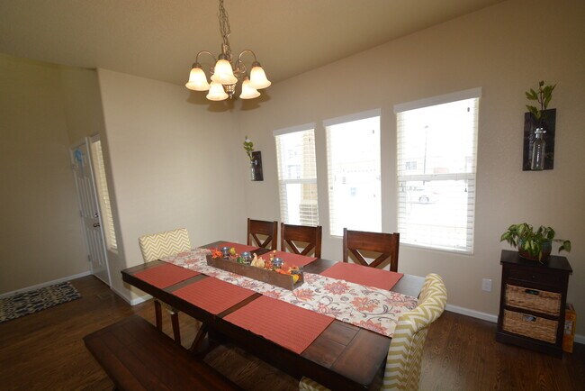 Foto del edificio - Beautiful 2-story home in D-49 available to move in on 05/01/2026! The owner allows 1 dog up to 7...