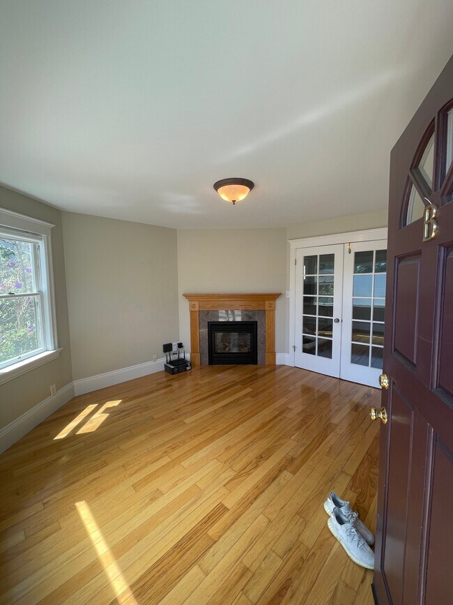 OPEN AND CHARMING LIVING ROOM - 3741 McClelland St
