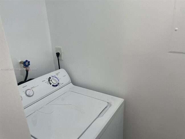 Building Photo - 6275 SW 130th Ave