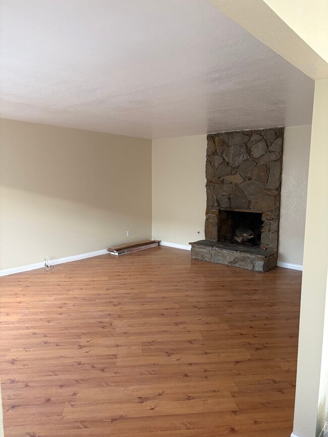 Building Photo - 928 E Vista del Playa Ave