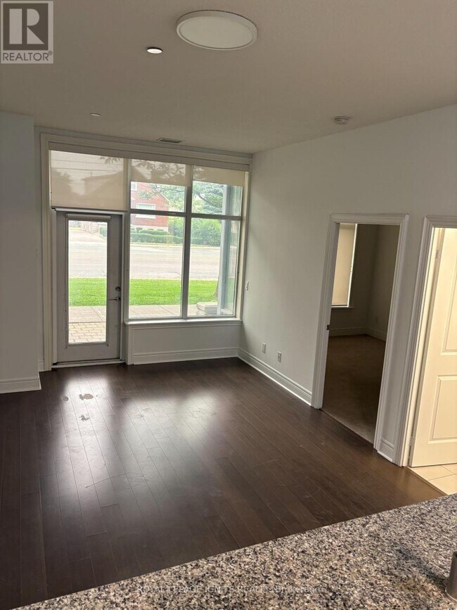 Photo du bâtiment - 701 Sheppard Ave W