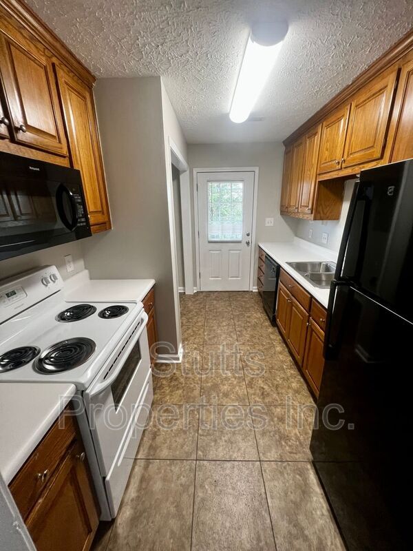 Building Photo - 402 Jackson Ave