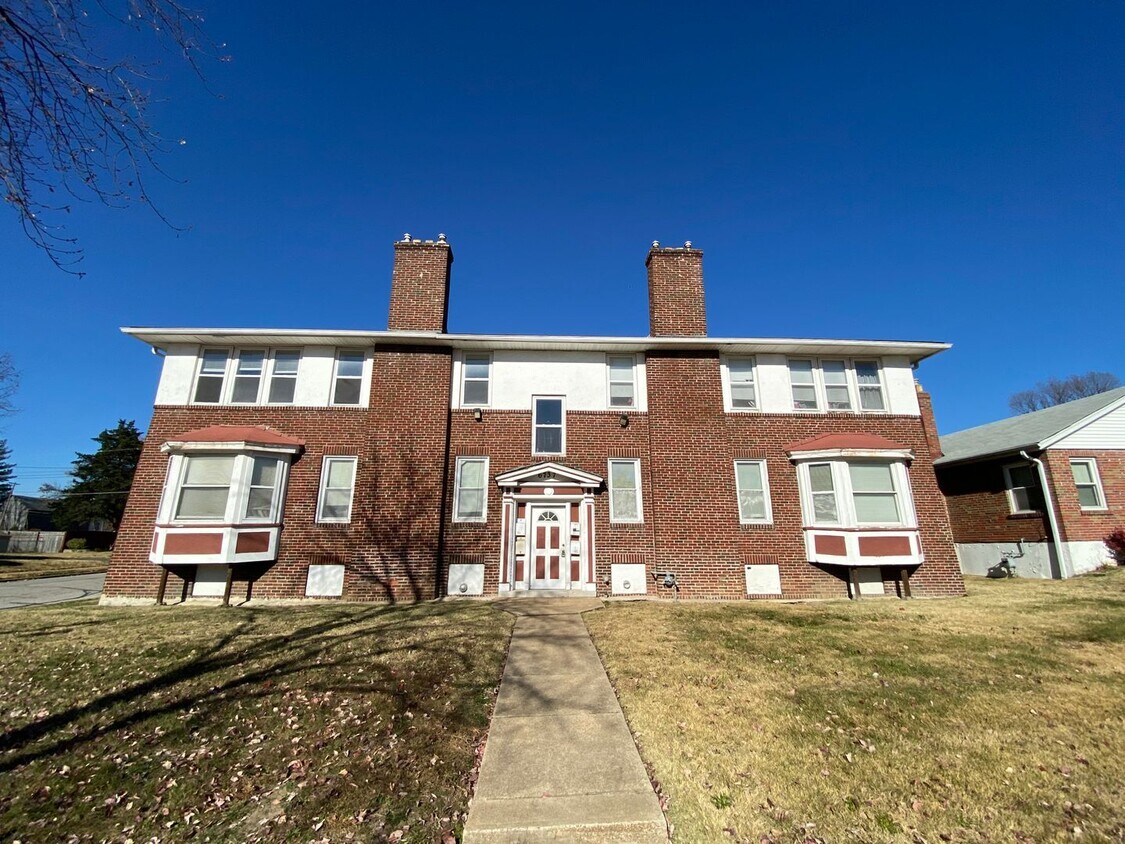 6737 Julian Ave Unit 2W, University City, MO 63130 Room for Rent in University City, MO