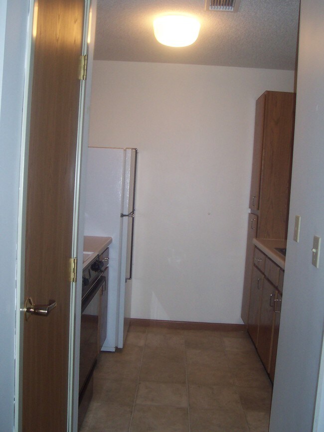Kitchen - 2300 E 32nd St