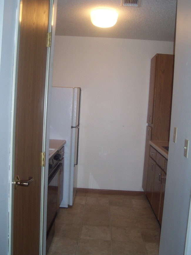 Kitchen - 2300 E 32nd St