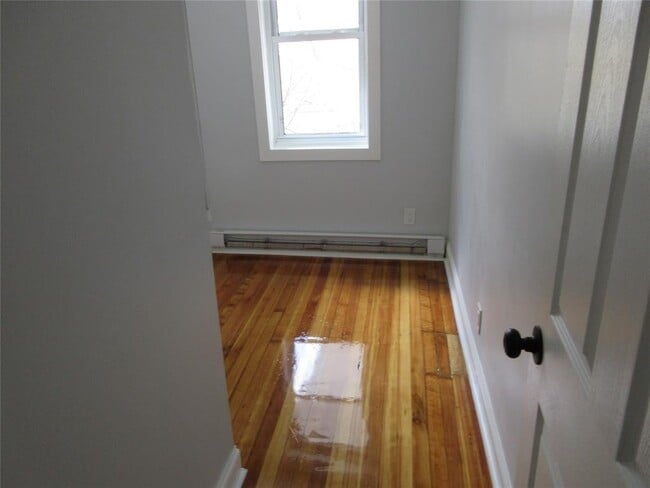 Badroom2 - 949 E 213th St
