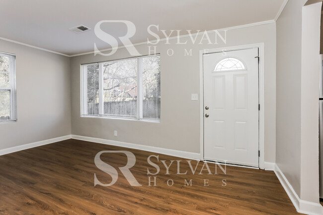 Building Photo - Prepare to fall in love with this 2 bedroo...