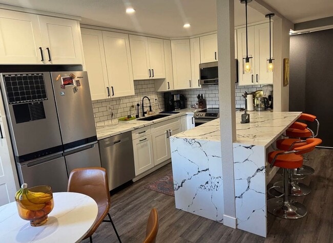 Building Photo - Stunning 2 bedroom, 1.5 bathrooms, 2 story townhouse for rent in Allure Condos in Serra Mesa!