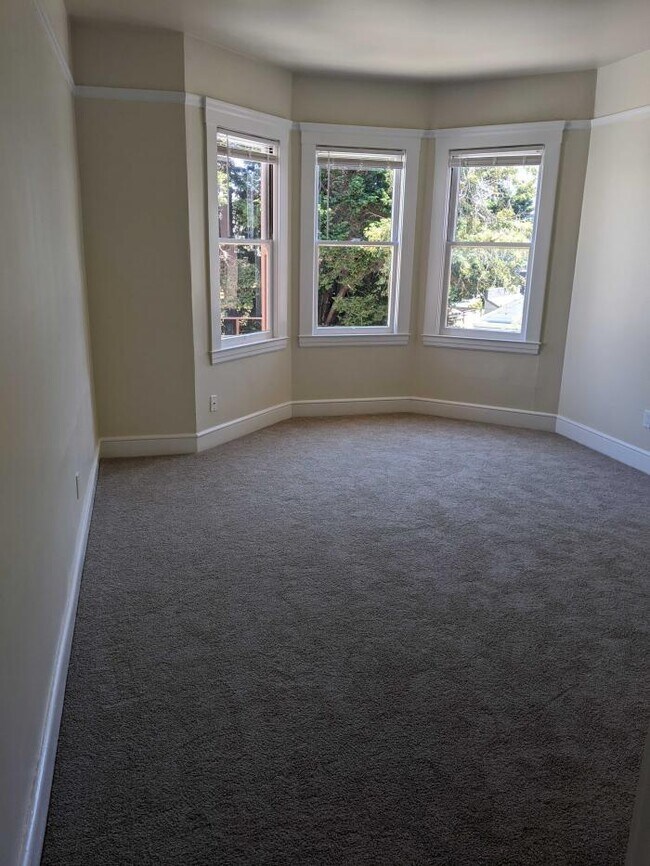 Building Photo - bedroom in San Francisco CA 94114