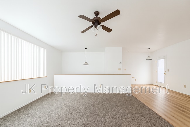 Building Photo - 819 6th Ave S