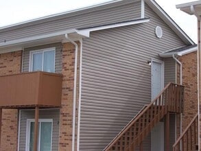 Building Photo - 1331 Glen Oaks Ct