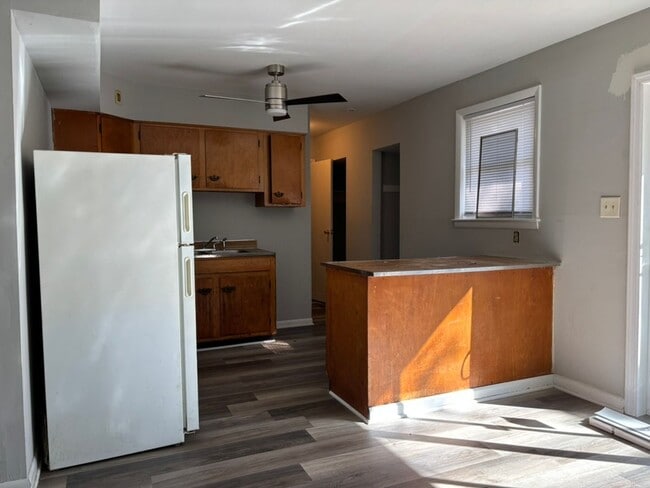 Building Photo - 3-Bedroom Ranch with New Floors, Backyard,...