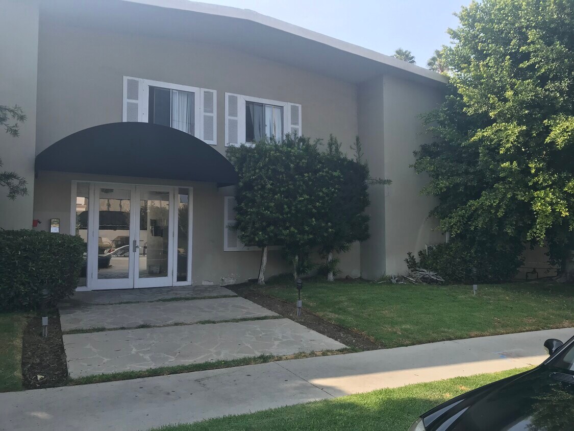 Foto principal - 5239 Lindley Ave