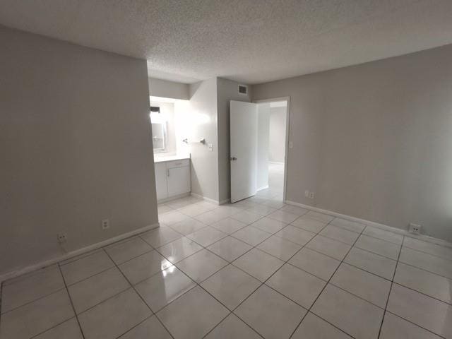 Building Photo - 9917 Twin Lakes Dr