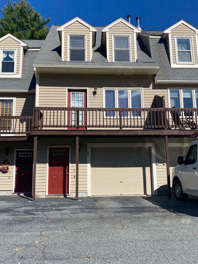Primary Photo - Spacious Two Bedroom in Burriville!