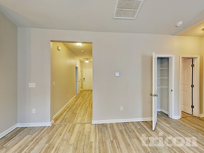 Building Photo - 156 Lakemont Dr