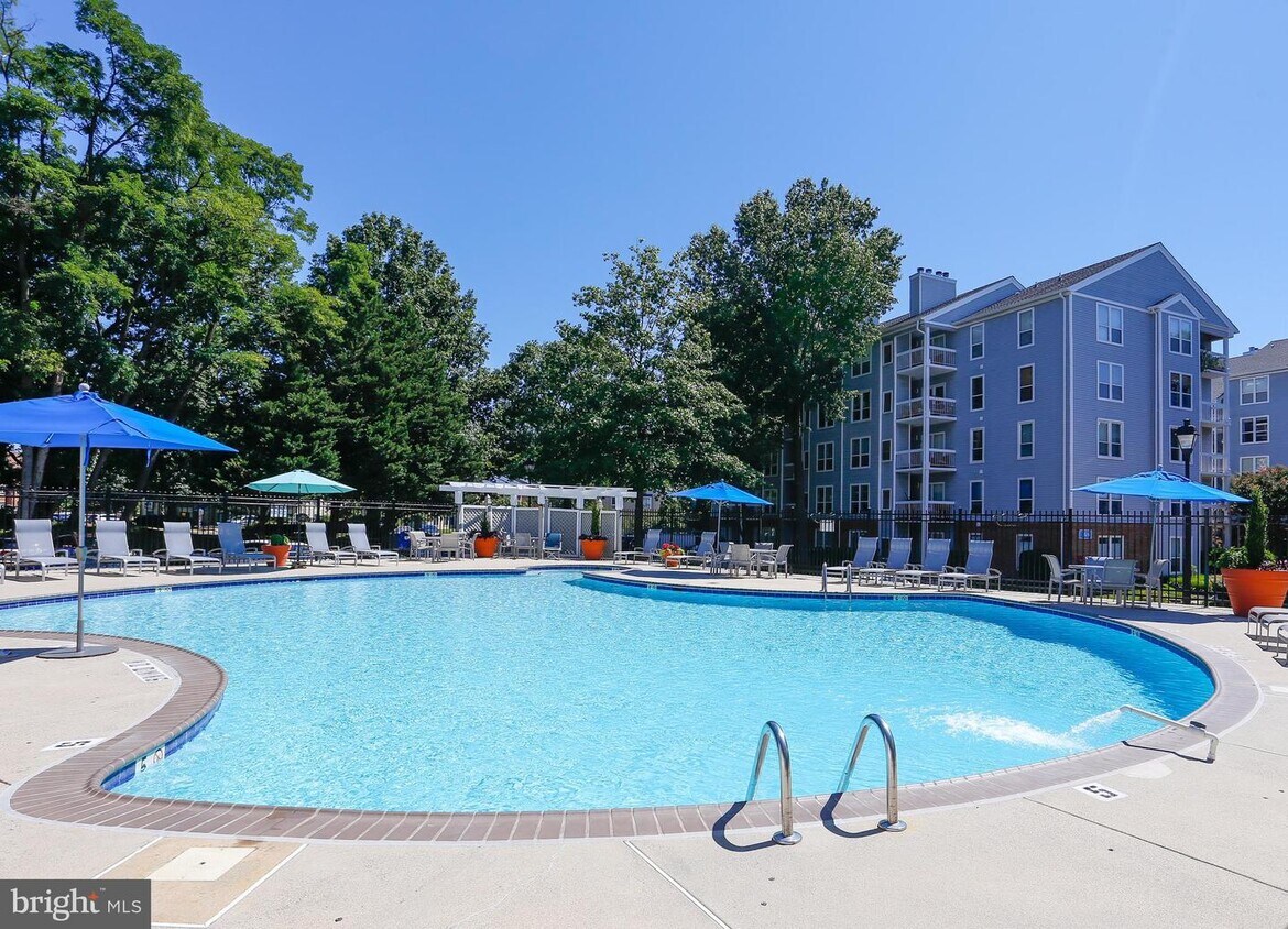 3176 Summit Square Dr Unit 4B2, Oakton, VA 22124 Apartment for Rent