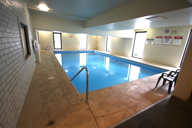 Building Photo - Updated Studio, 1 Bath for Rent In Wrigley...