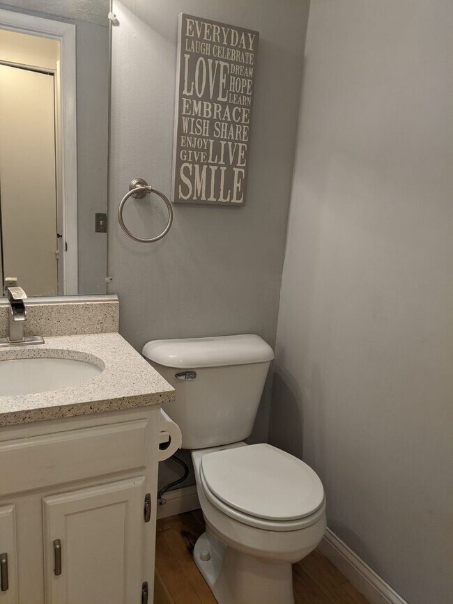 Foto del edificio - Cute 3 Bedroom Condo