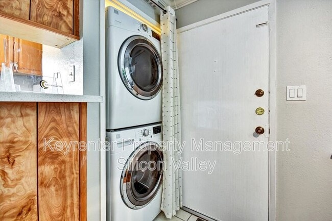 Foto del edificio - 329 Blossom Hill Rd