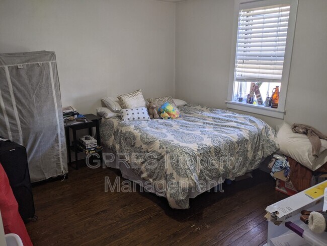 Foto del edificio - 614-618 Field Club Rd