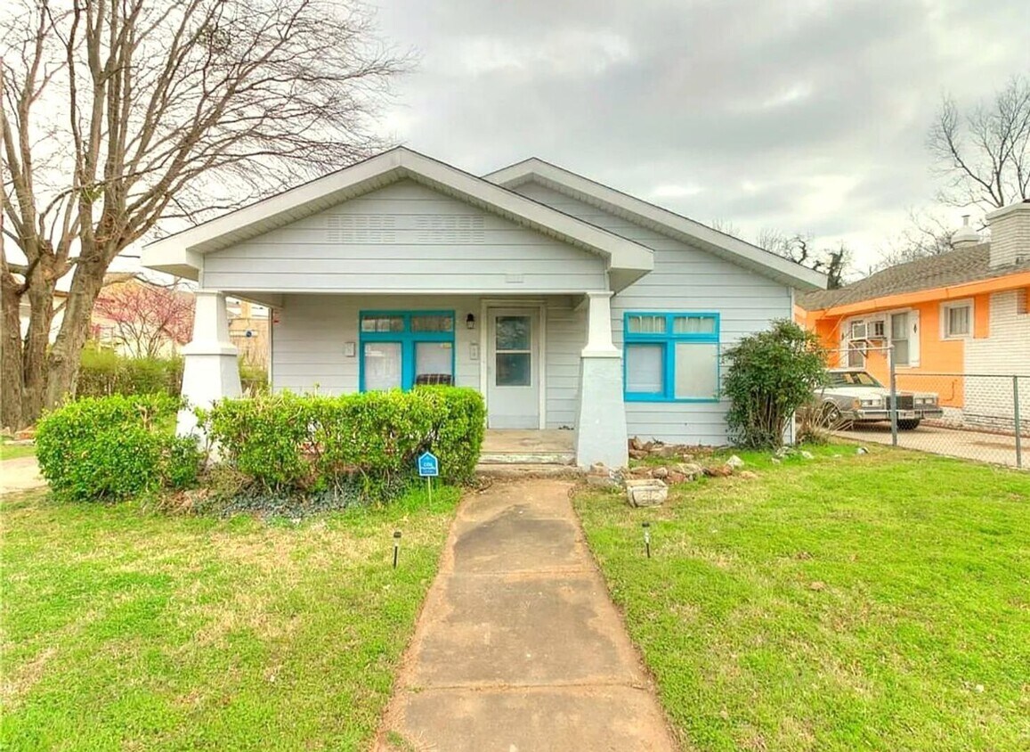 Primary Photo - Spacious Four-Bedroom near Plaza District
