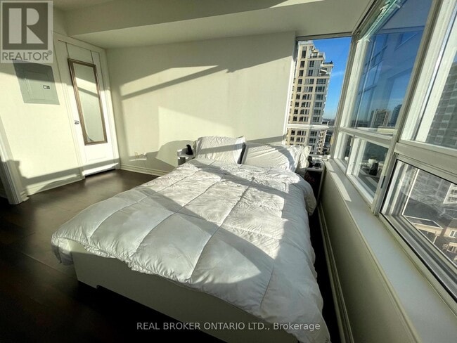 Photo du bâtiment - 407-1-1001 Rean Dr
