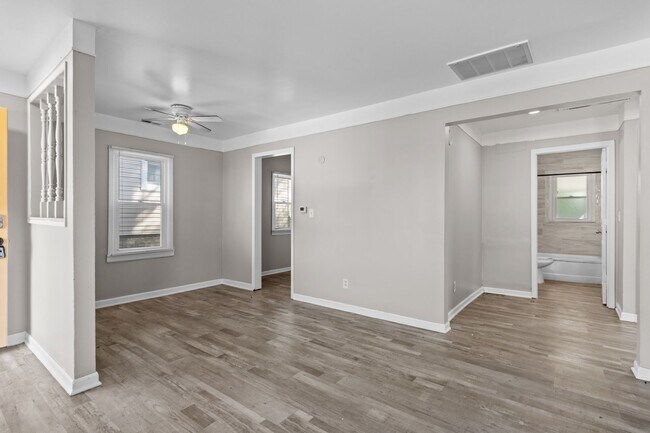 Foto del edificio - Beautifully Updated Ranch with Loads of up...