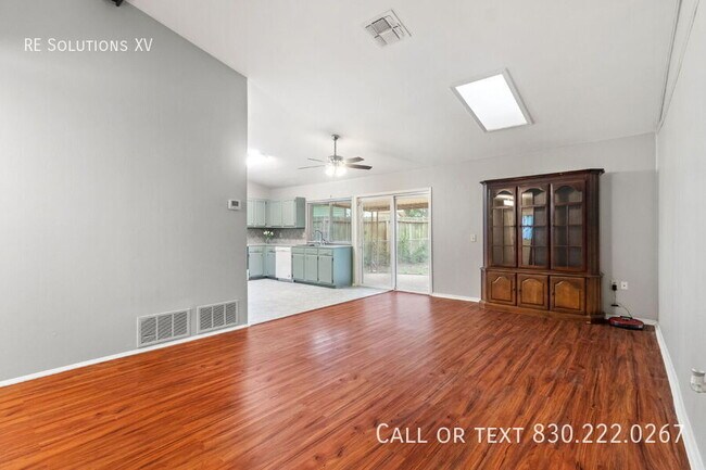 Foto del edificio - 7701 Rainey Meadow Ln