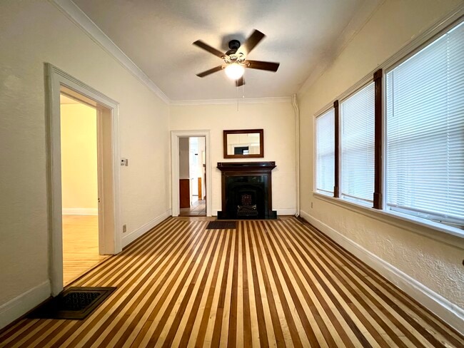 LIVING ROOM - 1539 N Jackson St