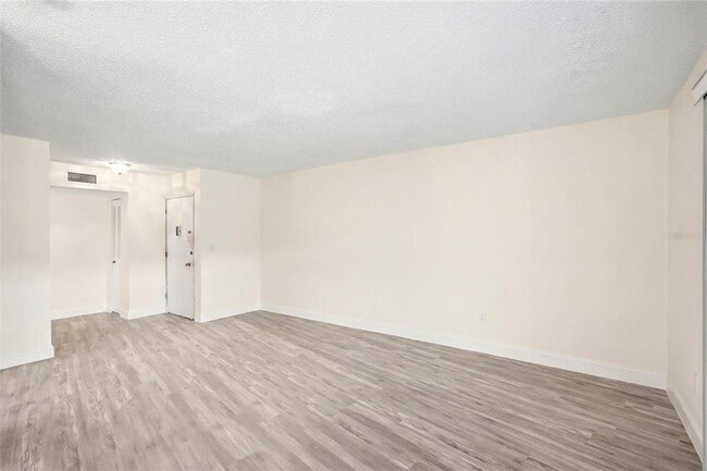 Building Photo - 22333 Edgewater Dr