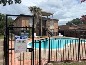 Building Photo - 8110 Albacore Dr