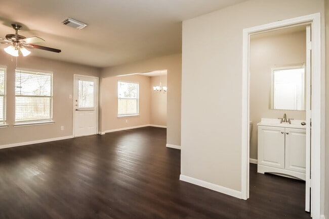 Foto del edificio - 24114 Lazy Kay Ln