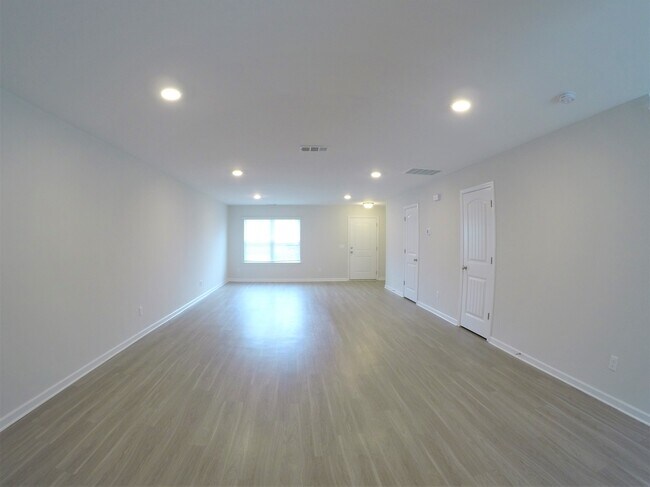 Building Photo - 28 St Augustine Way