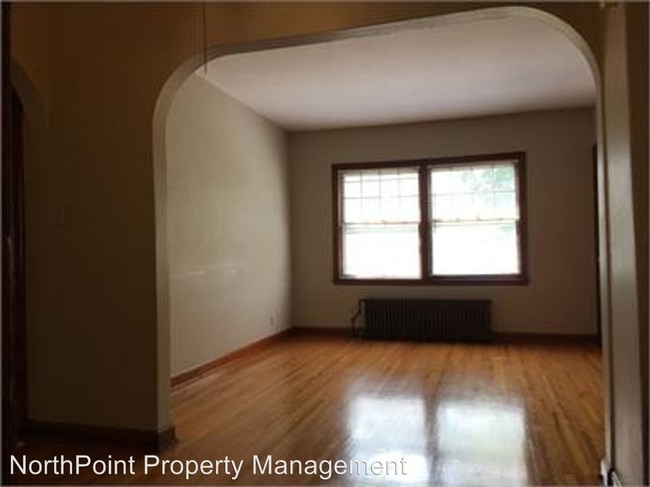 Building Photo - 808 11th St N