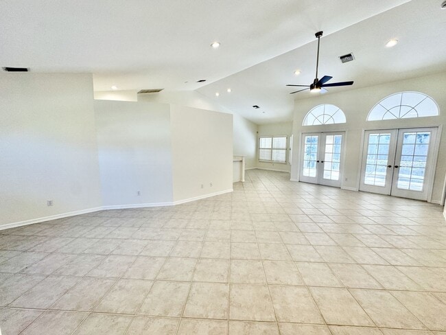 Building Photo - ** CROWN POINTE ** 3 BED / 2 BATH - SINGLE...