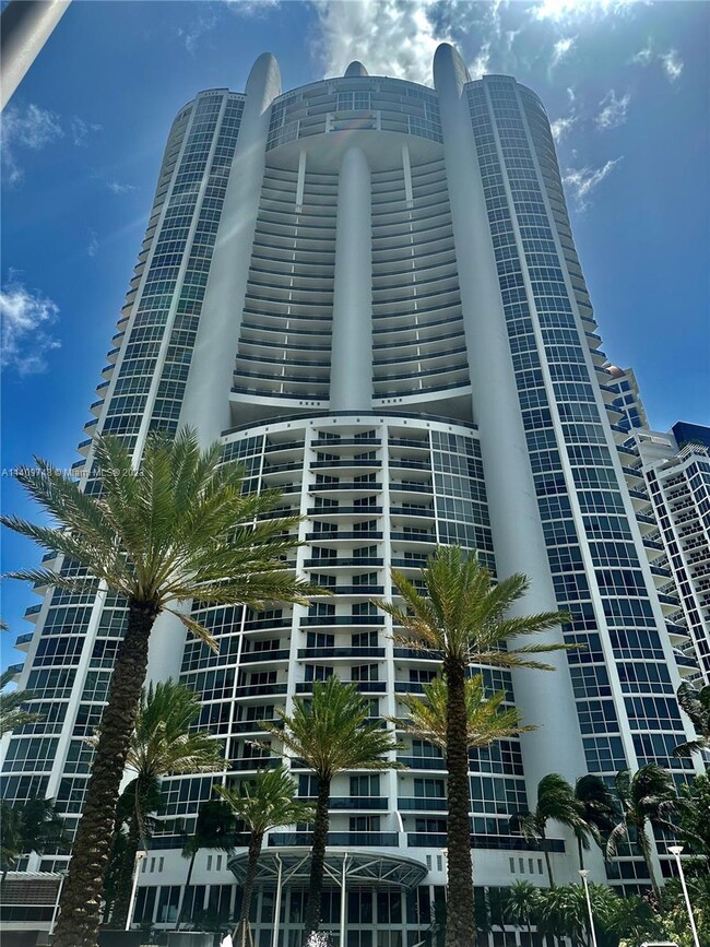 Building Photo - 18101 Collins Ave