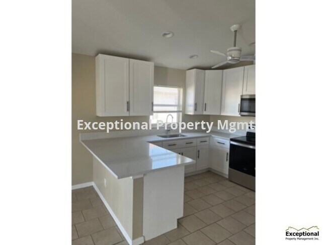 Foto del edificio - 2x2 Duplex with Garage! Available Now! Own...