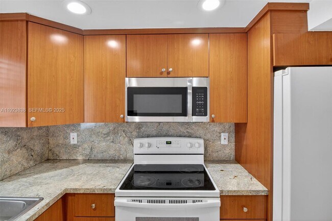 Foto del edificio - 500 NE 26th St