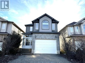 Building Photo - 252 Lemon Grass Crescent