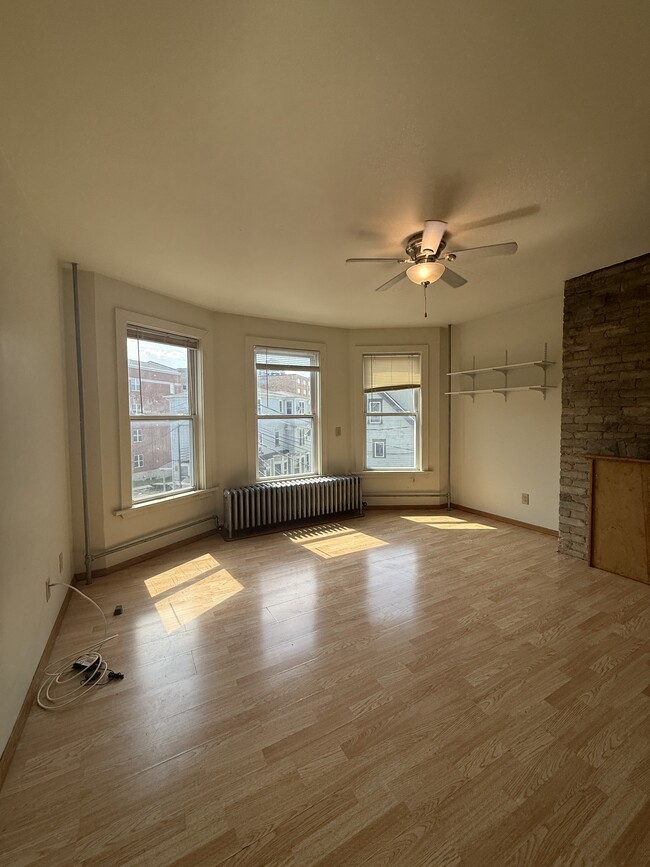 Building Photo - 635 Howard Pl