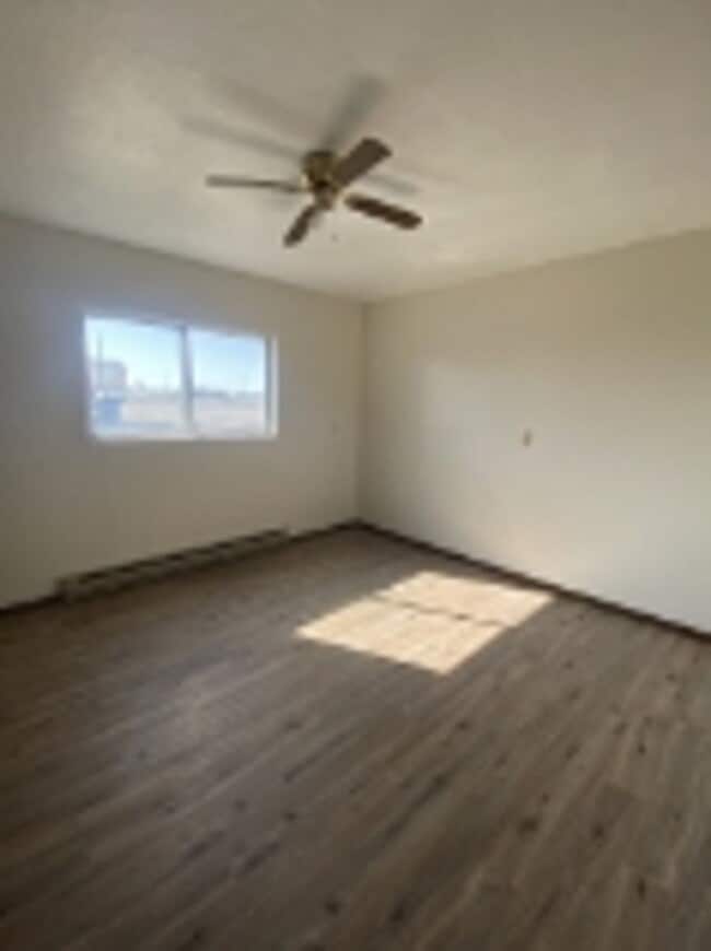 Building Photo - 306 Columbine Ave