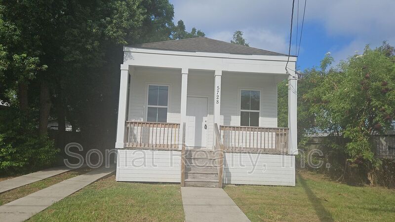 Primary Photo - 5728 Wickfield Dr