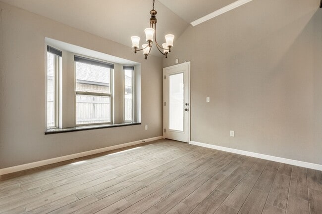 Building Photo - 4 Bed, 2 Bath Home for Rent in Edmond (Deer Creek Schools)- Move in Deposit-Free! (If Qualified)