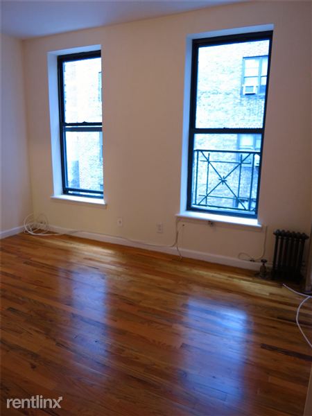 Building Photo - 707 E 242nd St