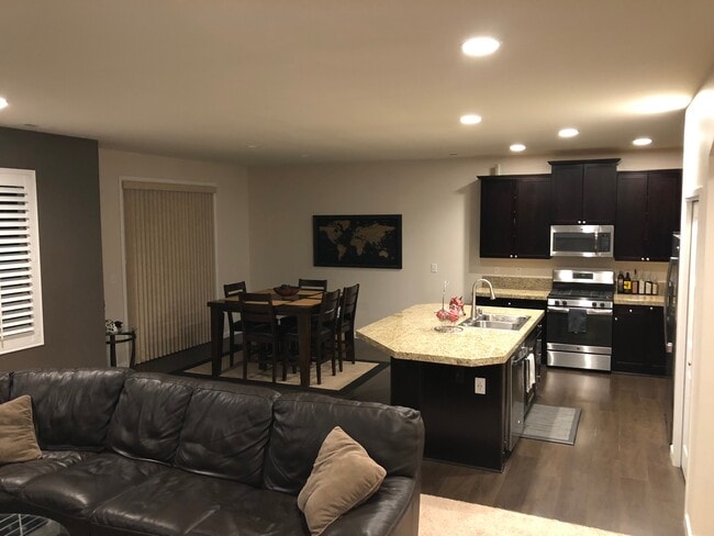 Dining area and kitchen - 7919 165th St Ct E